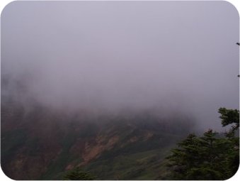 苗場山は霧の中